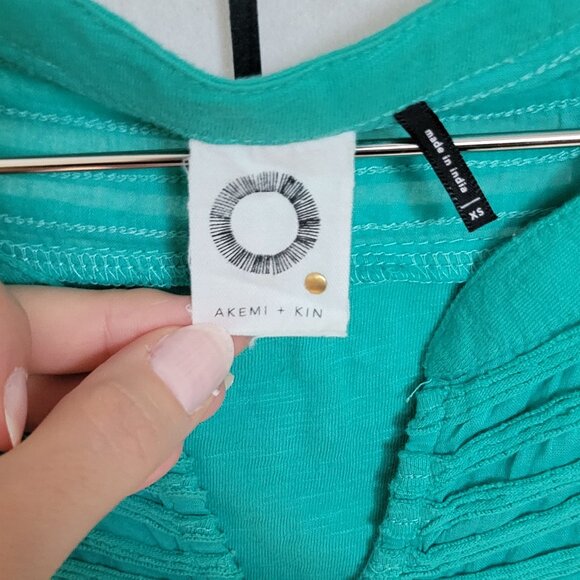 Anthropologie embroidered Tee top - Picture 9 of 9